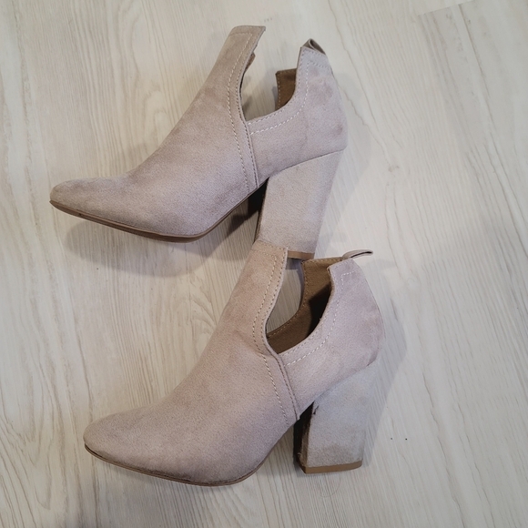 QUPID Tan Suede Ankle Booties size 5 1/2 - Picture 12 of 17